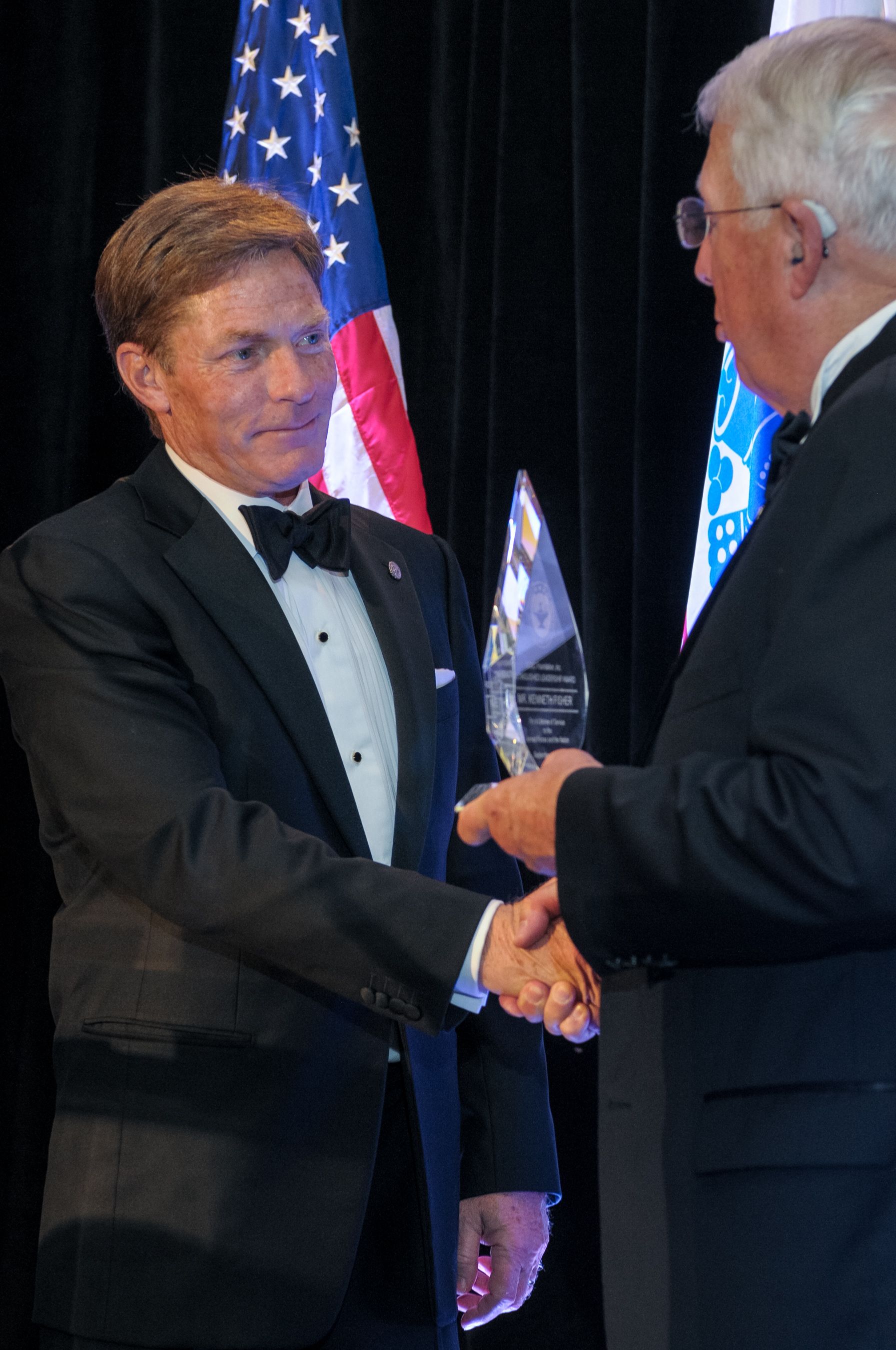 Fisher House Chairman receives 2014 Distinguished Leadership Award