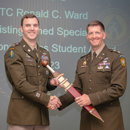 Award for 2023 top SOF student goes to psyops officer